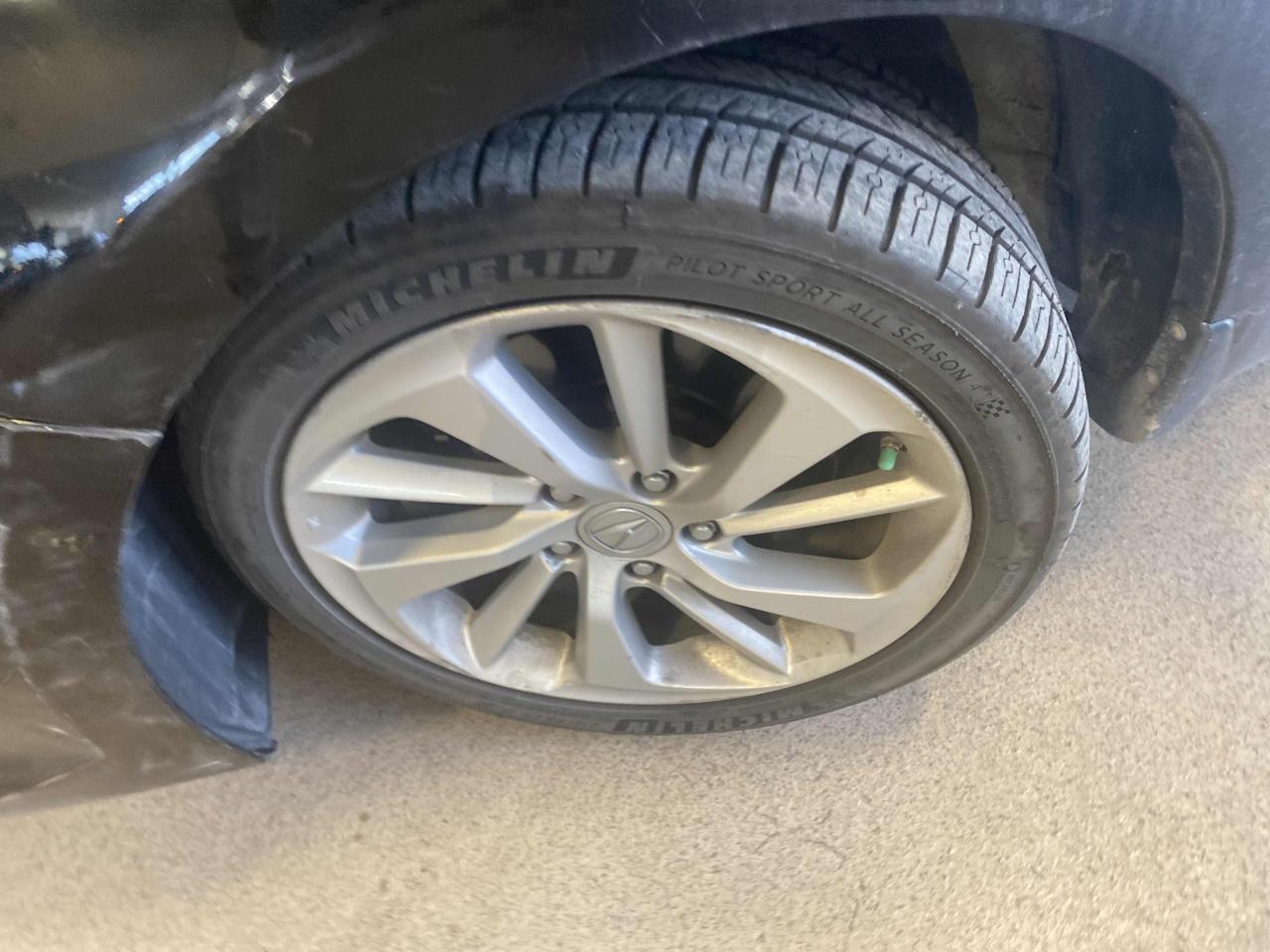 2017 Acura ILX BASE | LEATHER | SUPER LOW KM!!! Photo10