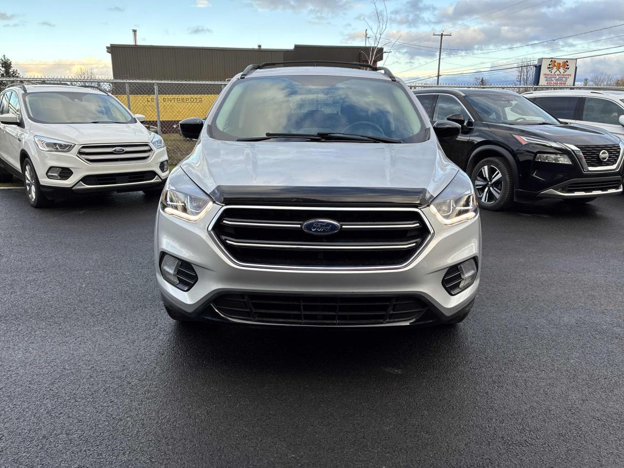 2017 Ford Escape FWD 4dr SE | REARVIEW CAM | HEATED SEATS | LOW KM Photo3