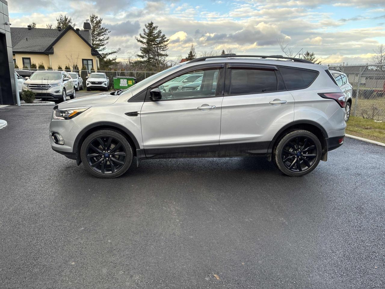 2017 Ford Escape FWD 4dr SE | REARVIEW CAM | HEATED SEATS | LOW KM Photo4