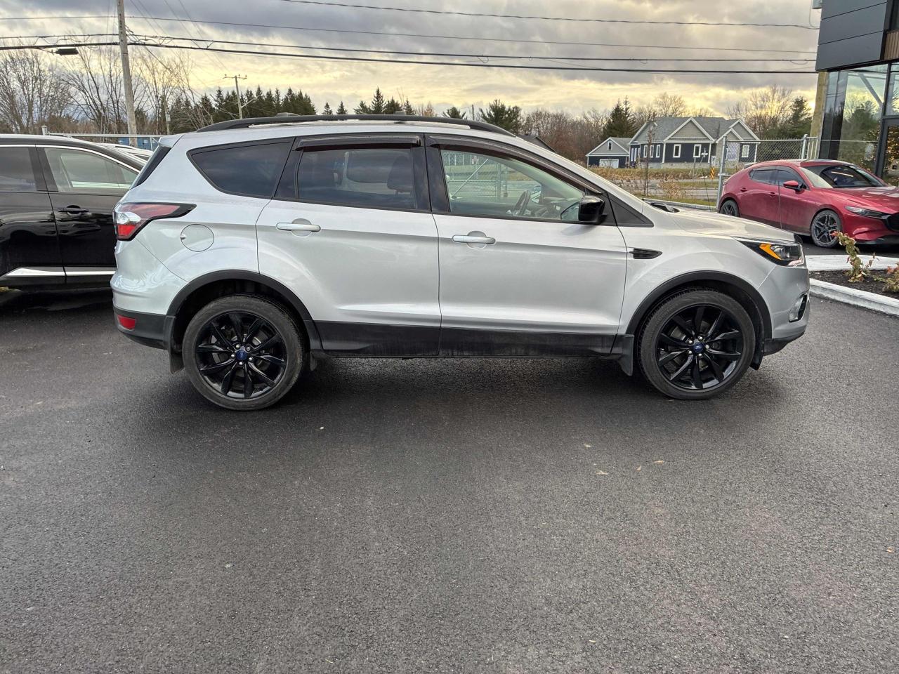 2017 Ford Escape FWD 4dr SE | REARVIEW CAM | HEATED SEATS | LOW KM Photo6