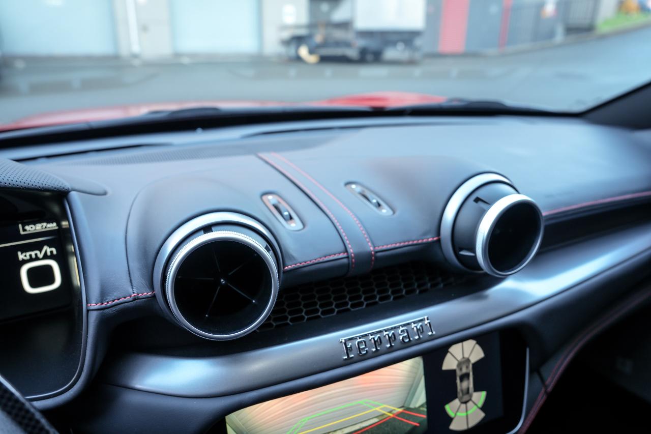 2019 Ferrari Portofino Convertible - Photo #12