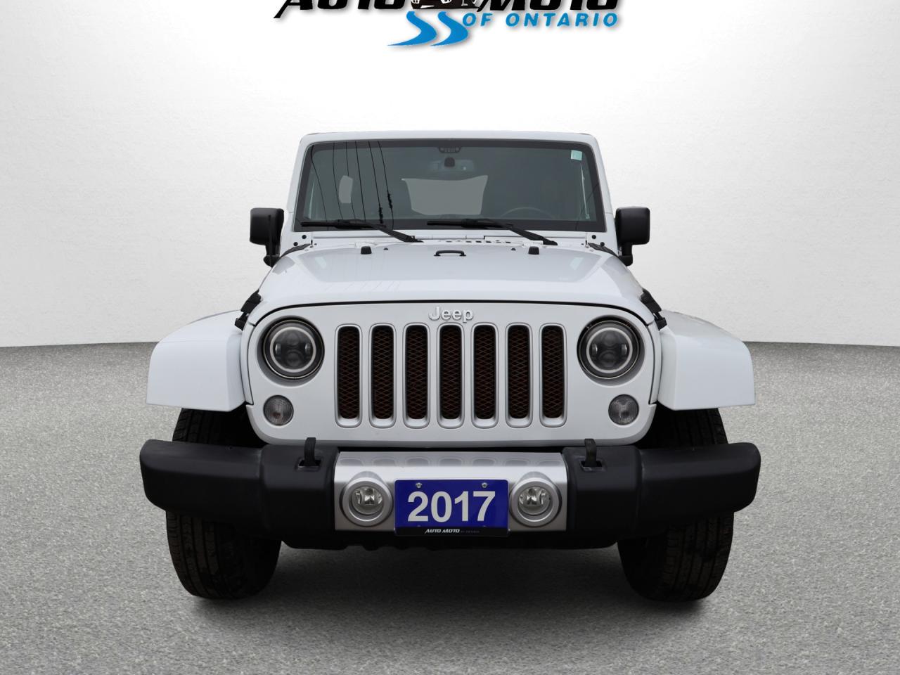 2017 Jeep Wrangler V6 UNLIMITED SAHARA 4WD CERTIFIED NAV BLUETOOTH CRUISE ALLOYS - Photo #2