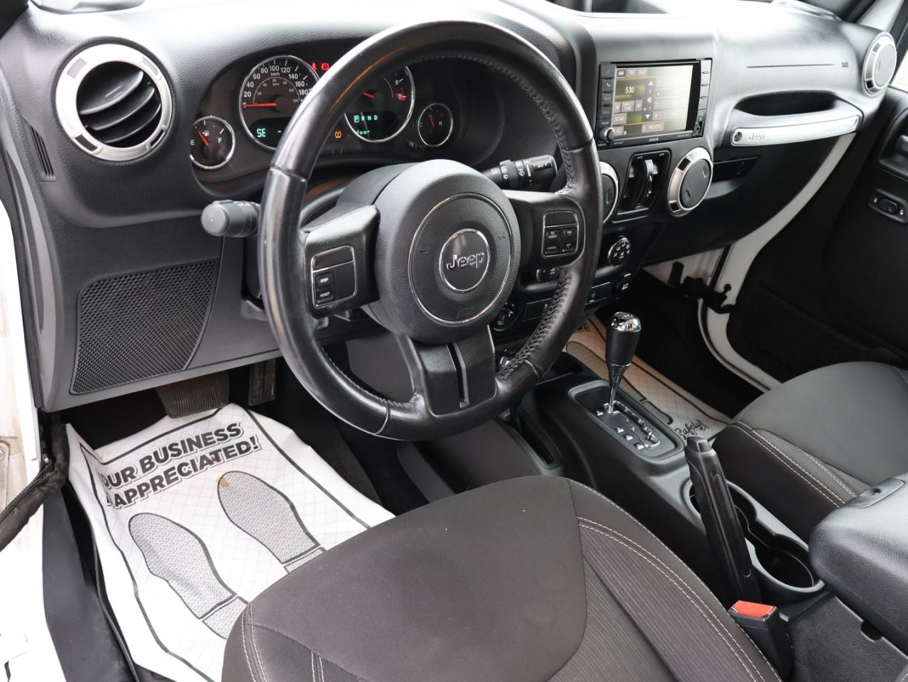 2017 Jeep Wrangler V6 UNLIMITED SAHARA 4WD CERTIFIED NAV BLUETOOTH CRUISE ALLOYS - Photo #8