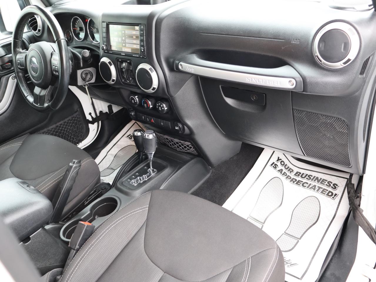 2017 Jeep Wrangler V6 UNLIMITED SAHARA 4WD CERTIFIED NAV BLUETOOTH CRUISE ALLOYS - Photo #12