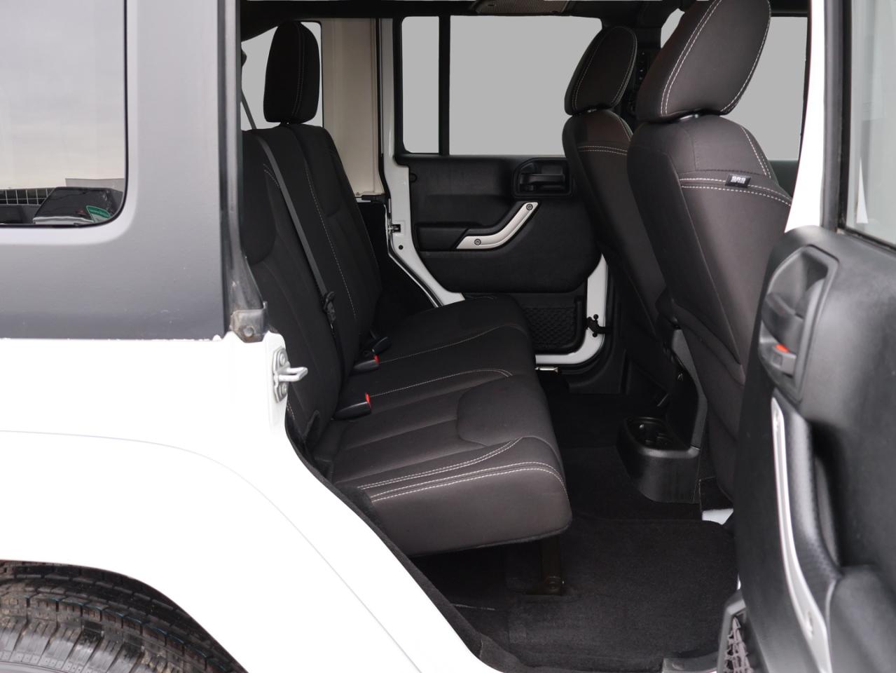 2017 Jeep Wrangler V6 UNLIMITED SAHARA 4WD CERTIFIED NAV BLUETOOTH CRUISE ALLOYS - Photo #16