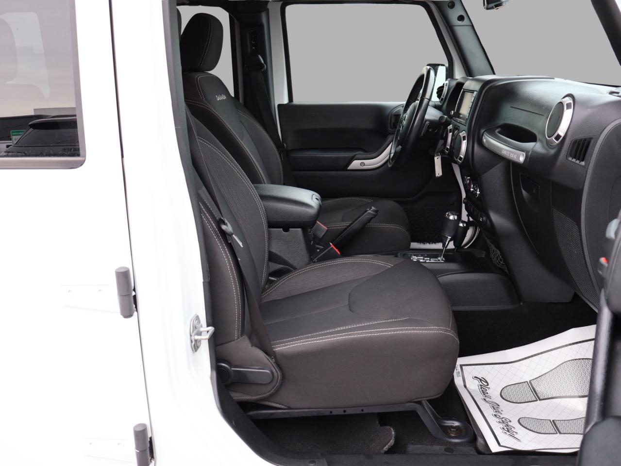 2017 Jeep Wrangler V6 UNLIMITED SAHARA 4WD CERTIFIED NAV BLUETOOTH CRUISE ALLOYS - Photo #17