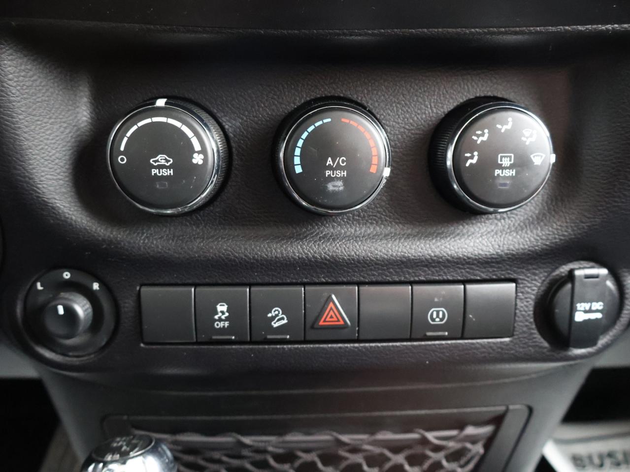 2017 Jeep Wrangler V6 UNLIMITED SAHARA 4WD CERTIFIED NAV BLUETOOTH CRUISE ALLOYS - Photo #22