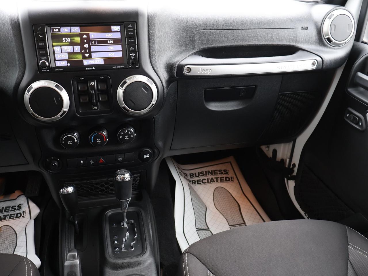 2017 Jeep Wrangler V6 UNLIMITED SAHARA 4WD CERTIFIED NAV BLUETOOTH CRUISE ALLOYS Photo