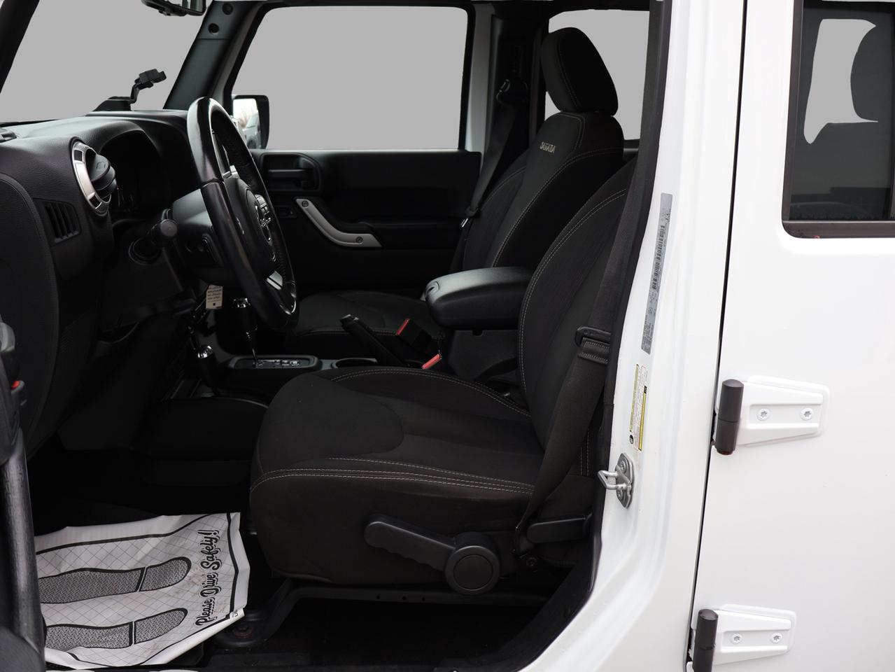 2017 Jeep Wrangler V6 UNLIMITED SAHARA 4WD CERTIFIED NAV BLUETOOTH CRUISE ALLOYS Photo