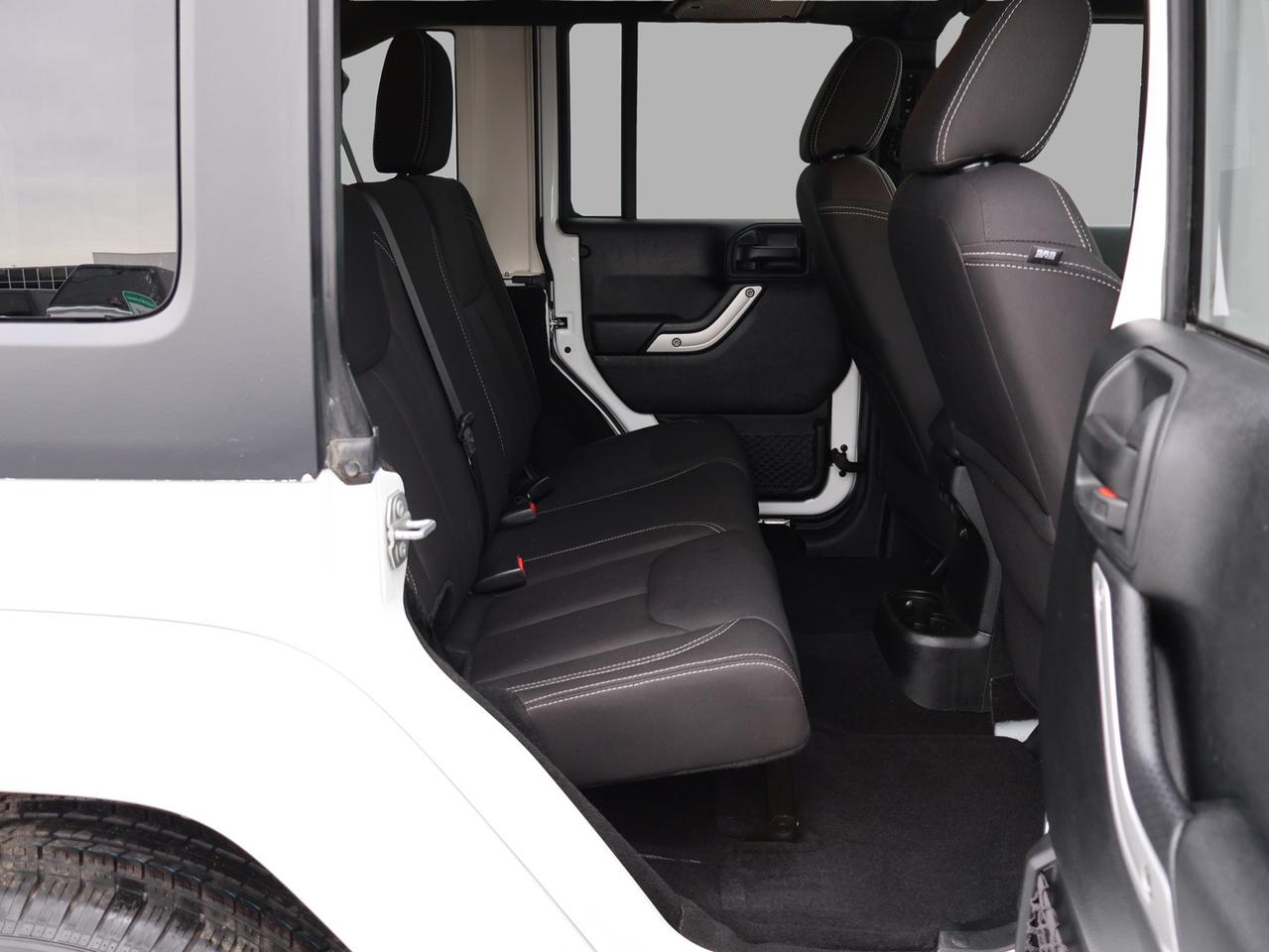 2017 Jeep Wrangler V6 UNLIMITED SAHARA 4WD CERTIFIED NAV BLUETOOTH CRUISE ALLOYS Photo