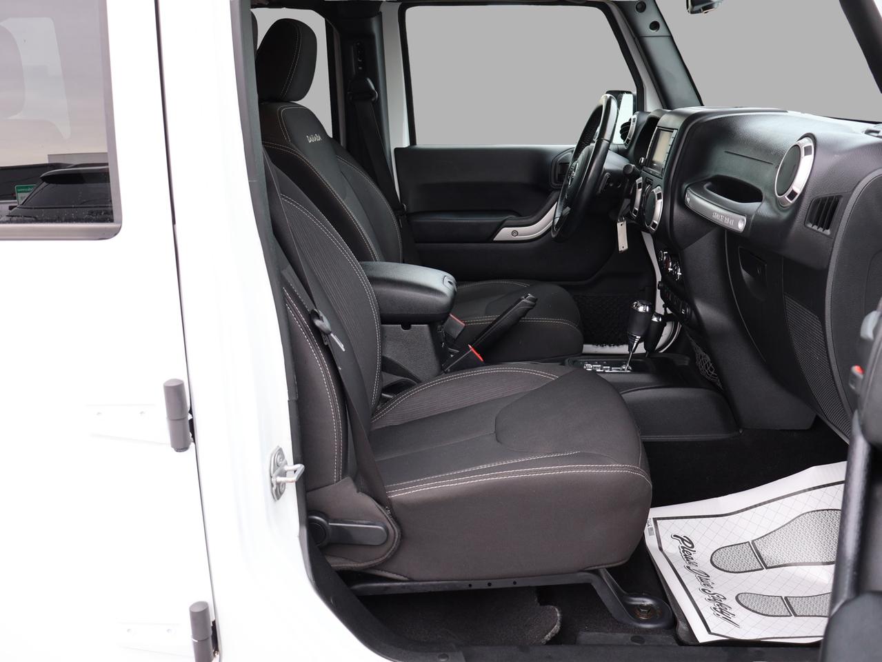 2017 Jeep Wrangler V6 UNLIMITED SAHARA 4WD CERTIFIED NAV BLUETOOTH CRUISE ALLOYS Photo