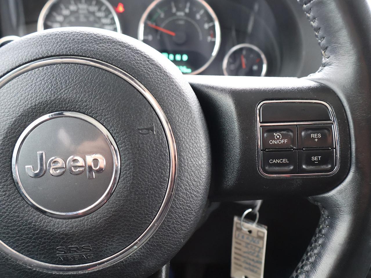 2017 Jeep Wrangler V6 UNLIMITED SAHARA 4WD CERTIFIED NAV BLUETOOTH CRUISE ALLOYS Photo