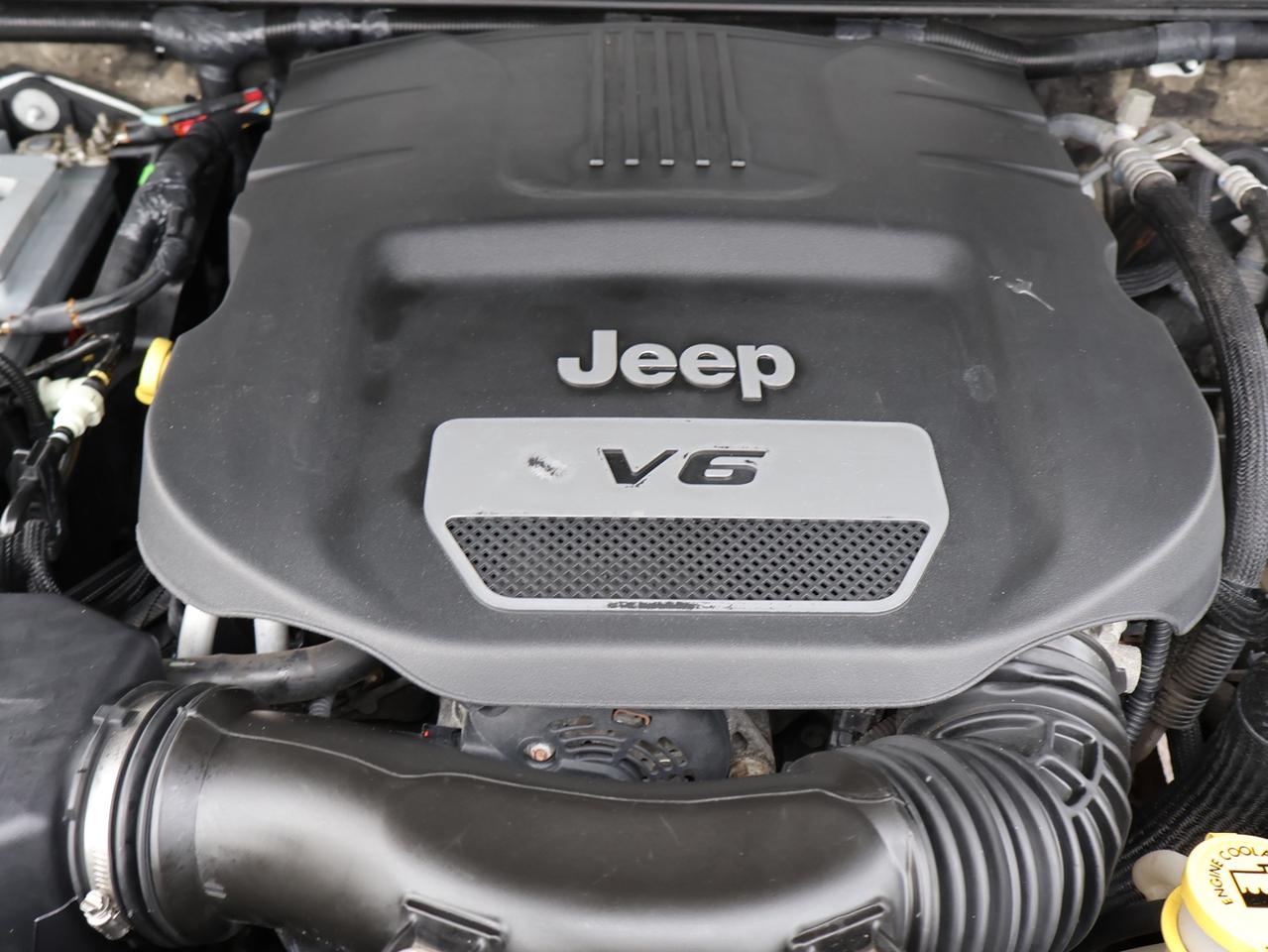 2017 Jeep Wrangler V6 UNLIMITED SAHARA 4WD CERTIFIED NAV BLUETOOTH CRUISE ALLOYS Photo