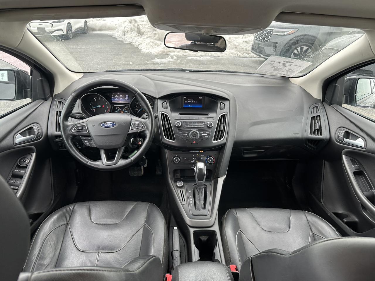 2015 Ford Focus SE Hatchback FWD Photo