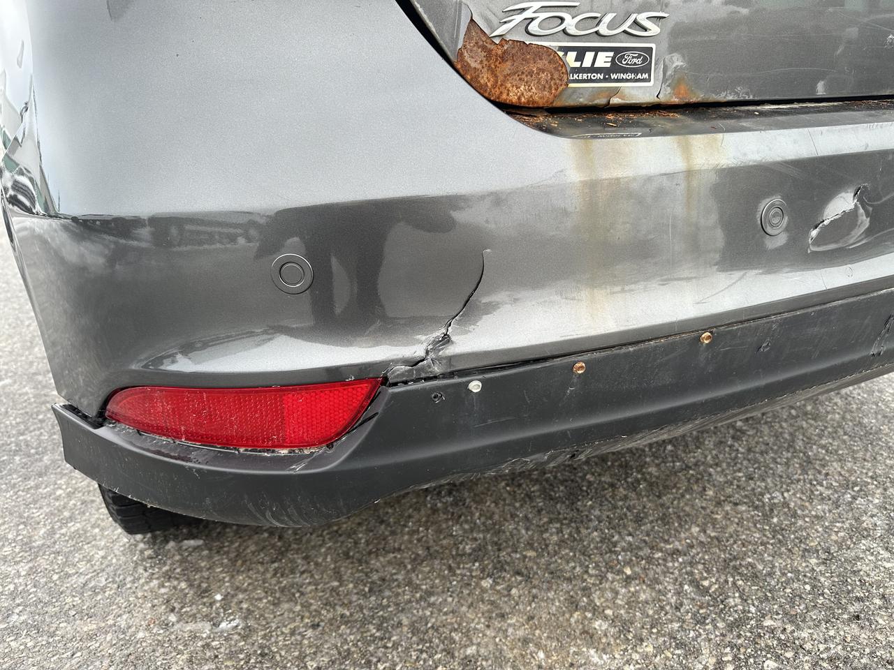 2015 Ford Focus SE Hatchback FWD Photo