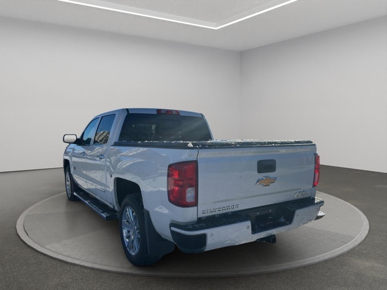 2018 Chevrolet Silverado 1500 High Country 4WD - Brown Leather - Bose - Sunroof - Nav - Clean Carfax Photo2