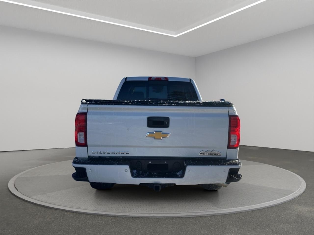 2018 Chevrolet Silverado 1500 High Country 4WD - Brown Leather - Bose - Sunroof - Nav - Clean Carfax Photo3