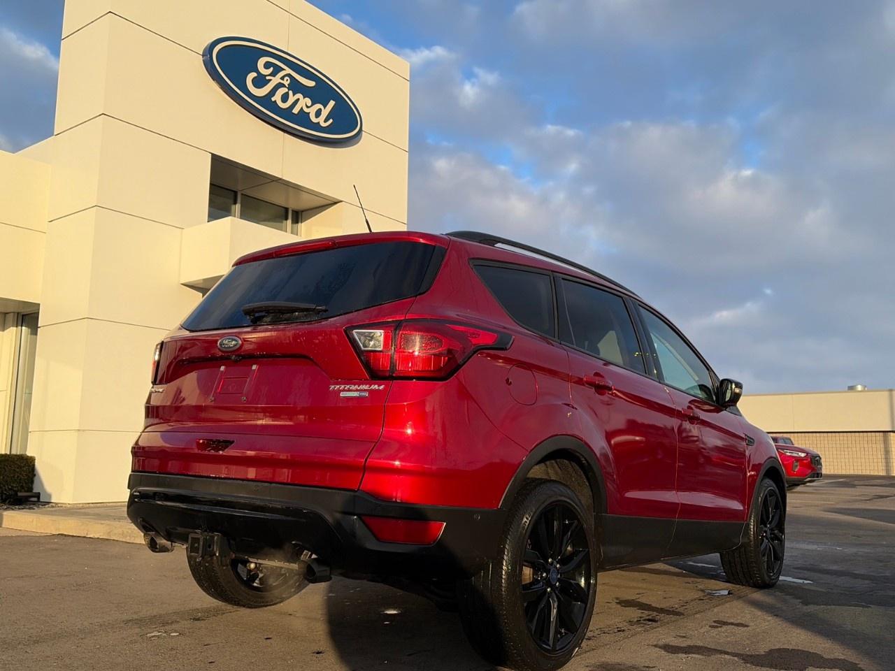 2019 Ford Escape Titanium 4WD Photo2