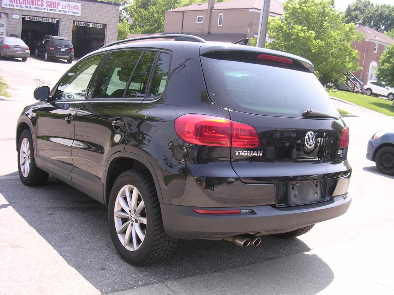 2017 Volkswagen Tiguan 4MOTION 4dr Wolfsburg Edition - Photo #4