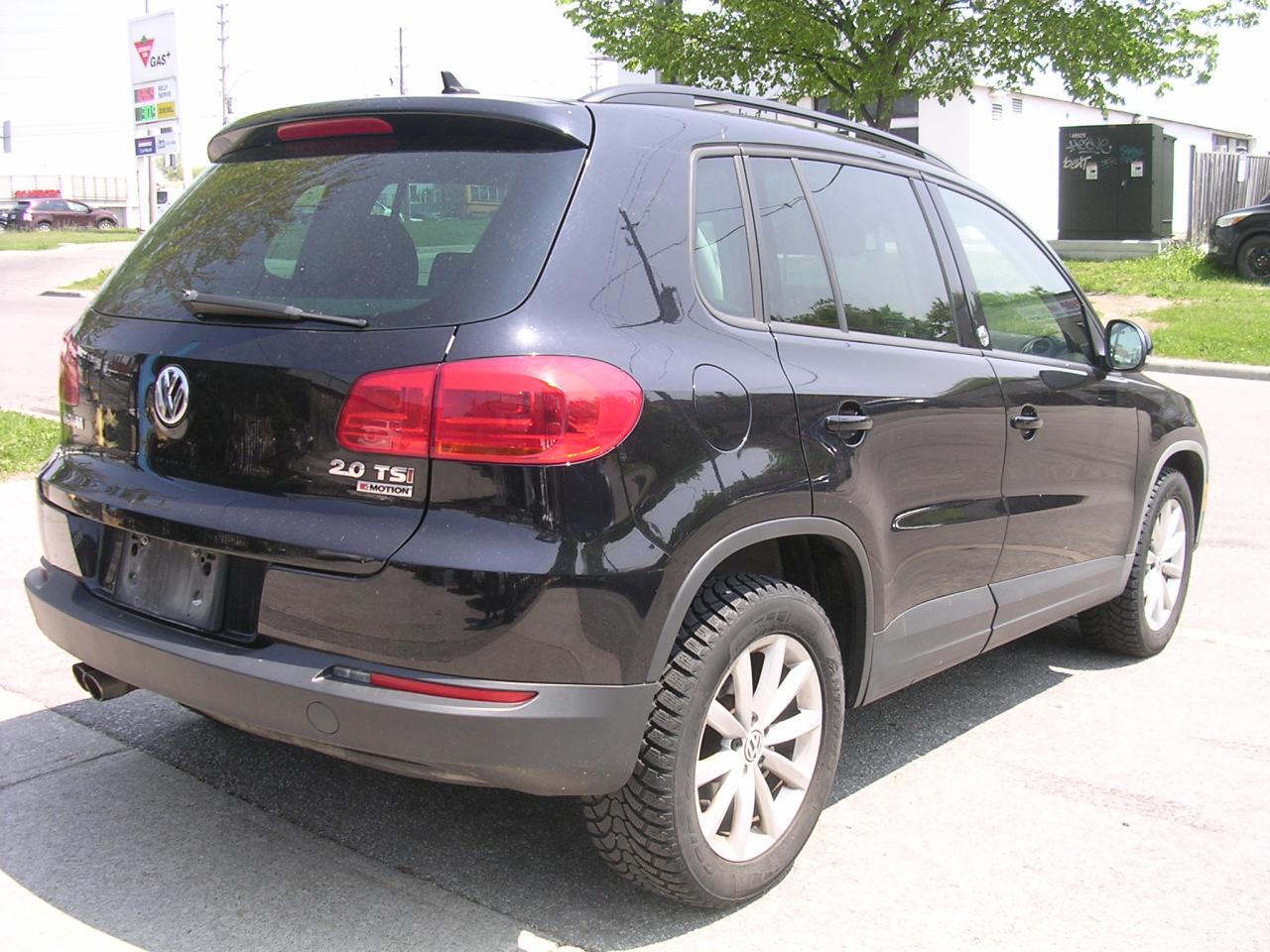 2017 Volkswagen Tiguan 4MOTION 4dr Wolfsburg Edition Photo2