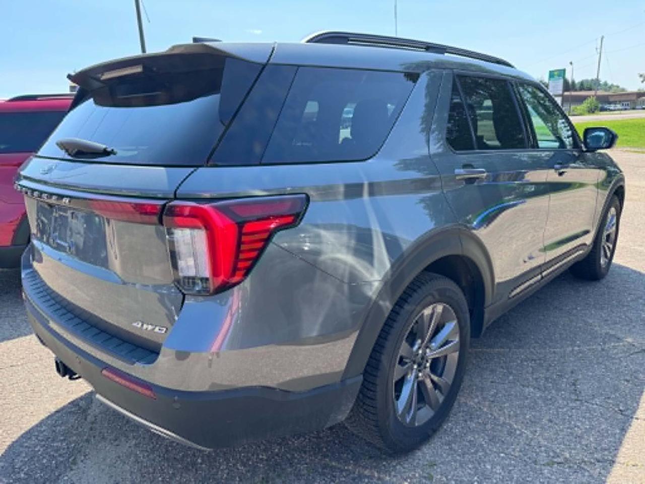 2026 Ford Explorer Active Photo3