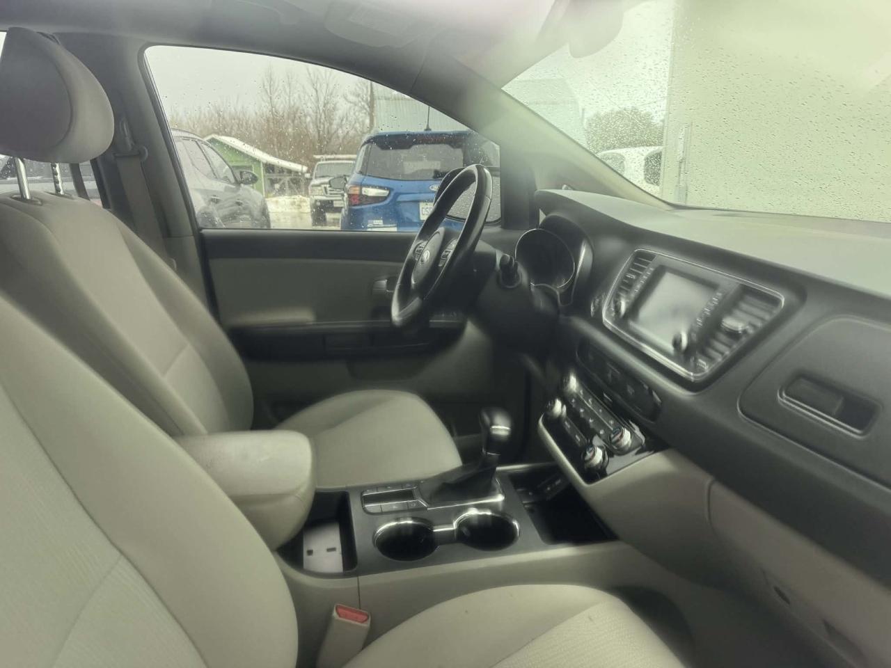 2019 Kia Sedona LX+ Photo2