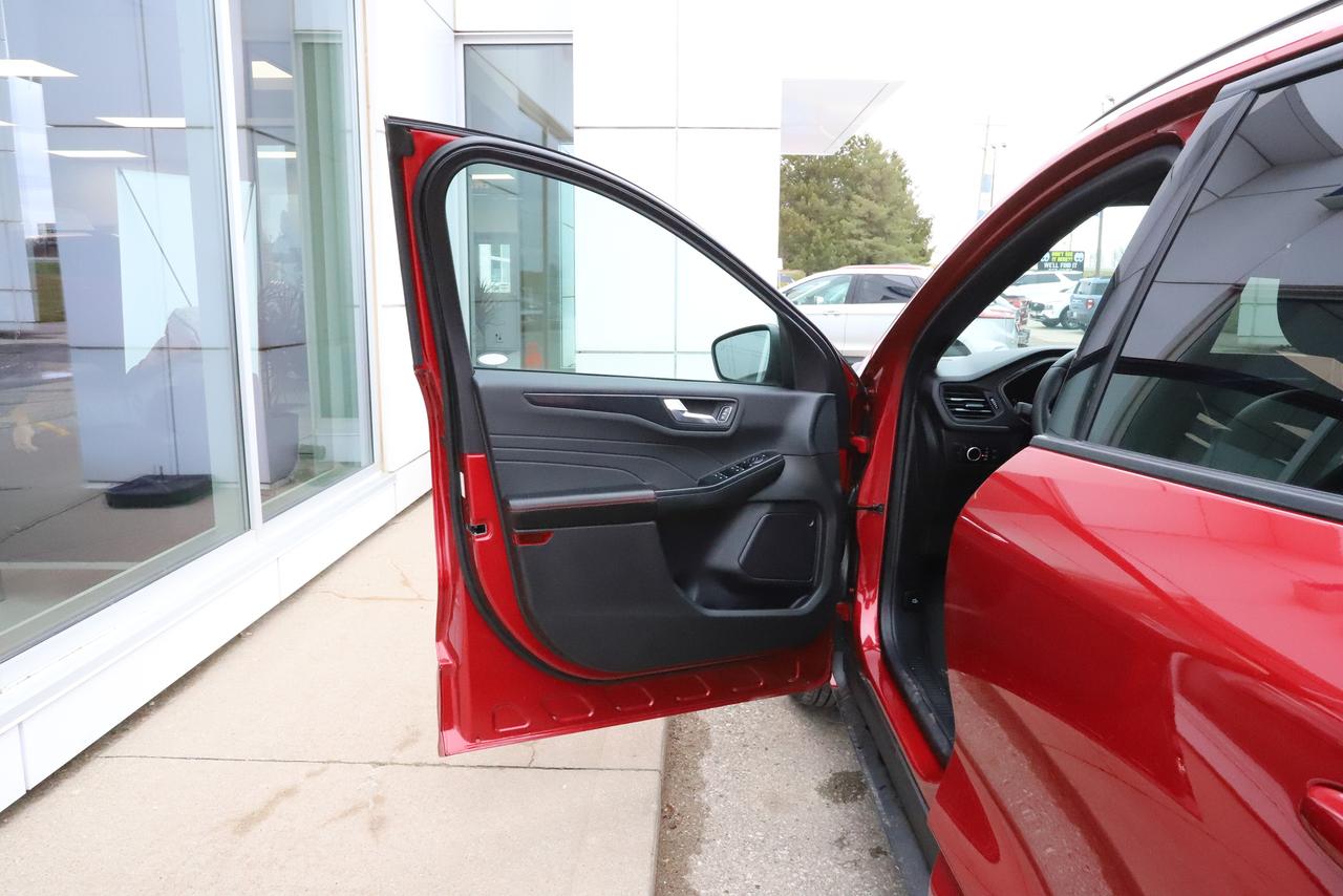 2024 Ford Escape ST-Line AWD Photo