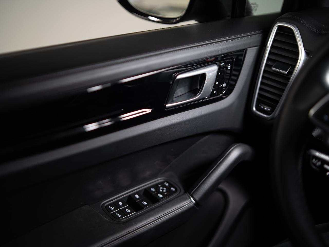 2021 Porsche Cayenne S | PREMIUM PLUS & ASSISTANCE PKG | BOSE | 21 IN Photo