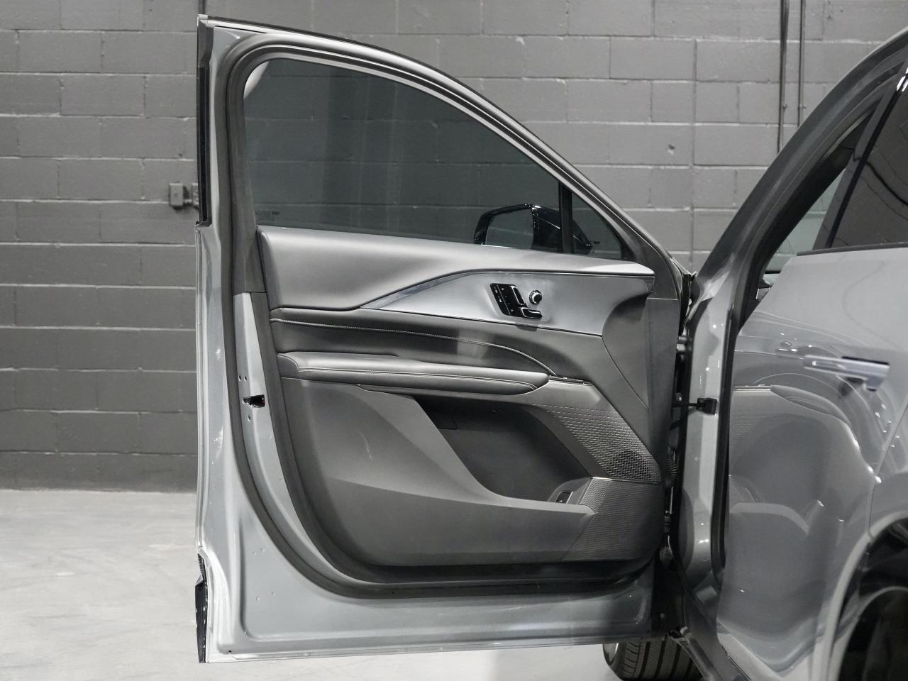 2024 Cadillac LYRIQ AWD| DRIVE ASSIST| PANO| READY FOR PICK UP Photo