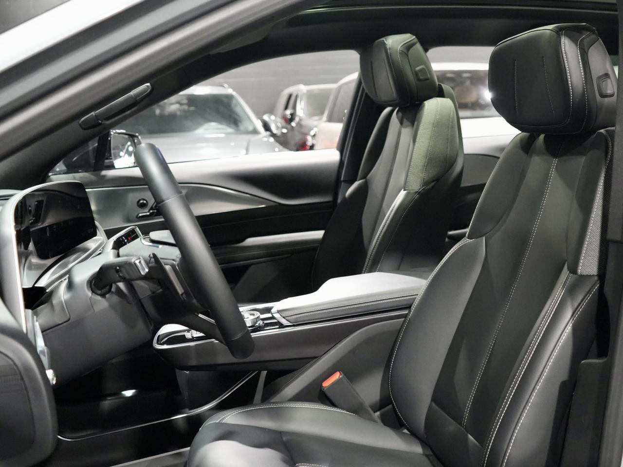 2024 Cadillac LYRIQ AWD| DRIVE ASSIST| PANO| READY FOR PICK UP Photo