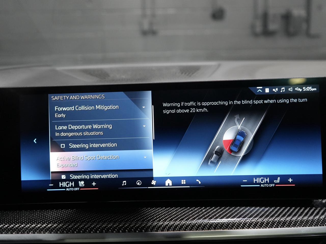 2025 BMW X6 xDrive40i/PANO/HUD/360CAM/22 IN RIM/CARBON FIBER Photo