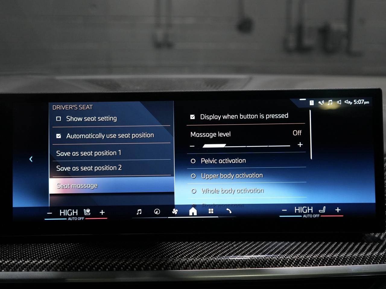 2025 BMW X6 xDrive40i/PANO/HUD/360CAM/22 IN RIM/CARBON FIBER Photo