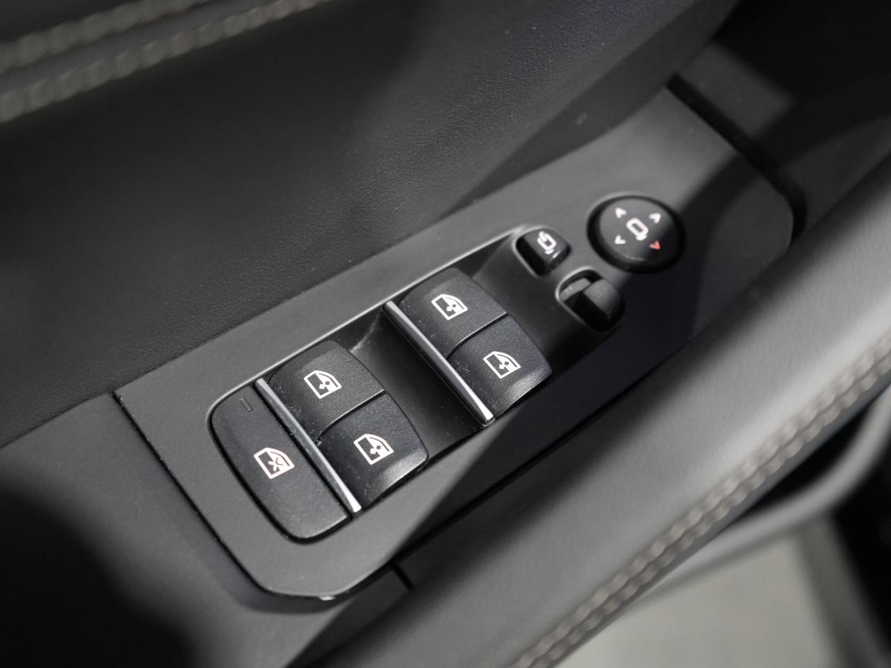 2025 BMW X6 xDrive40i/PANO/HUD/360CAM/22 IN RIM/CARBON FIBER Photo