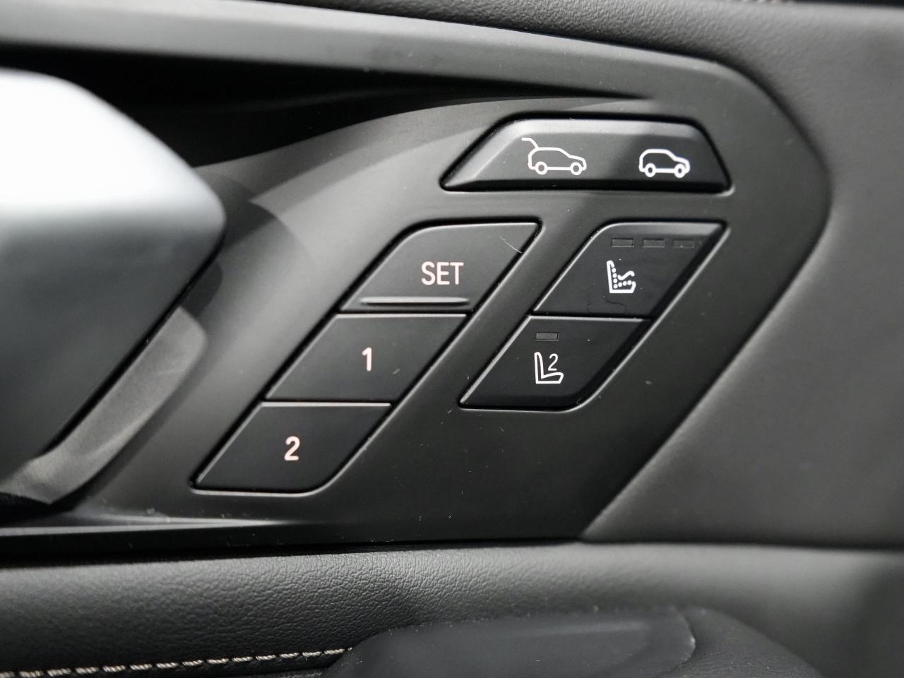 2025 BMW X6 xDrive40i/PANO/HUD/360CAM/22 IN RIM/CARBON FIBER Photo