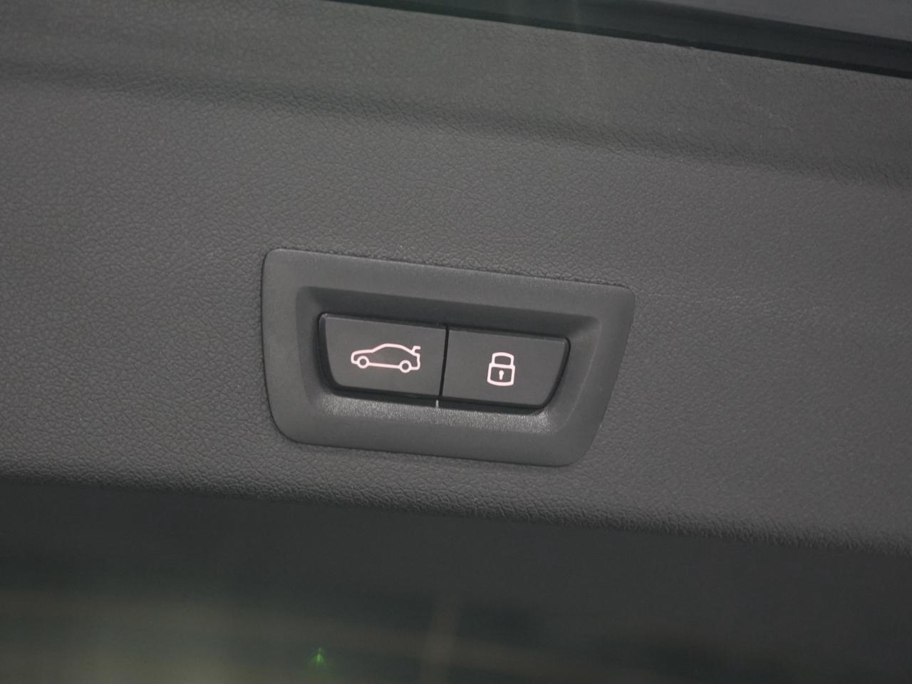 2025 BMW X6 xDrive40i/PANO/HUD/360CAM/22 IN RIM/CARBON FIBER Photo