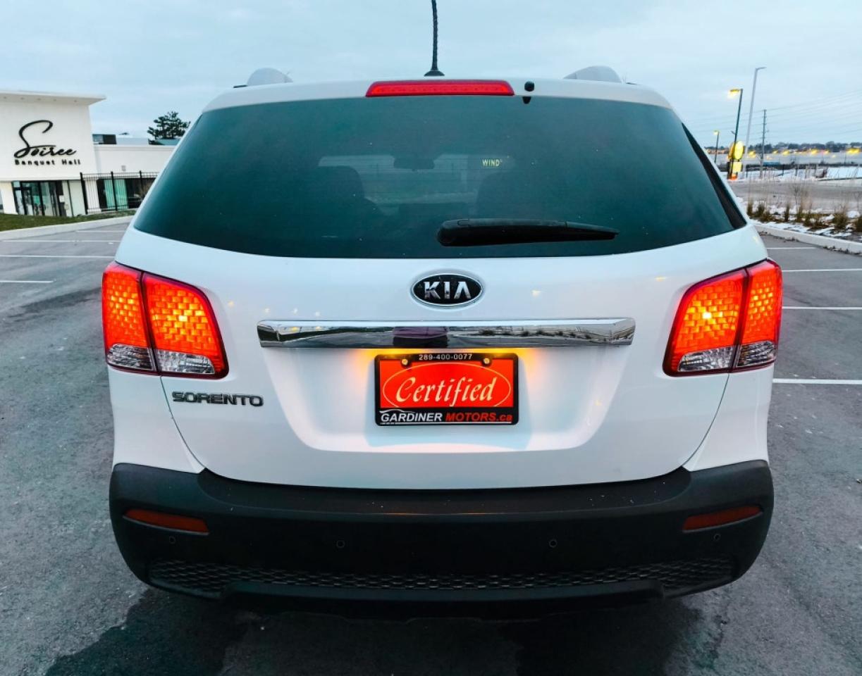 2011 Kia Sorento Front-wheel Drive 4dr I4 Manual LX Photo4