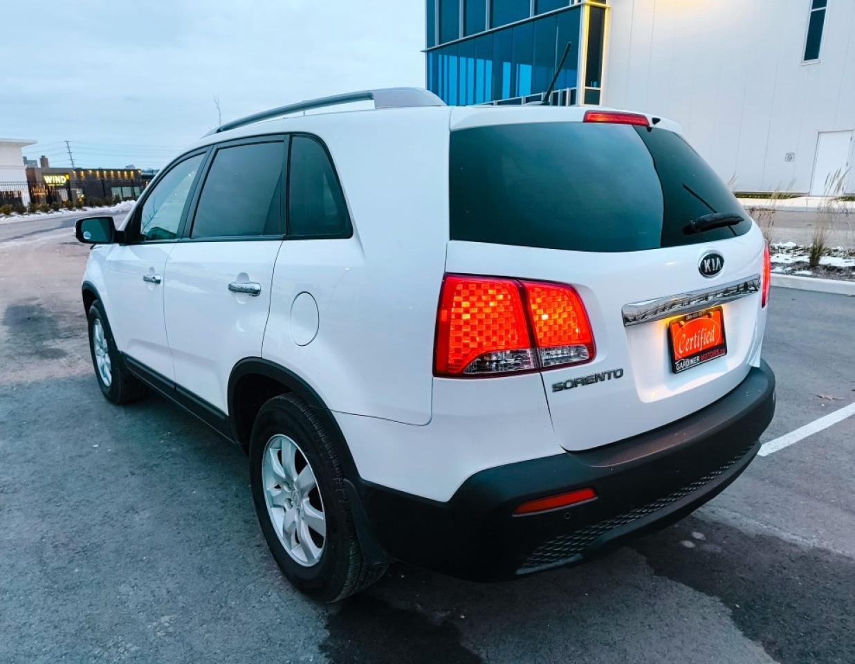 2011 Kia Sorento Front-wheel Drive 4dr I4 Manual LX Photo2