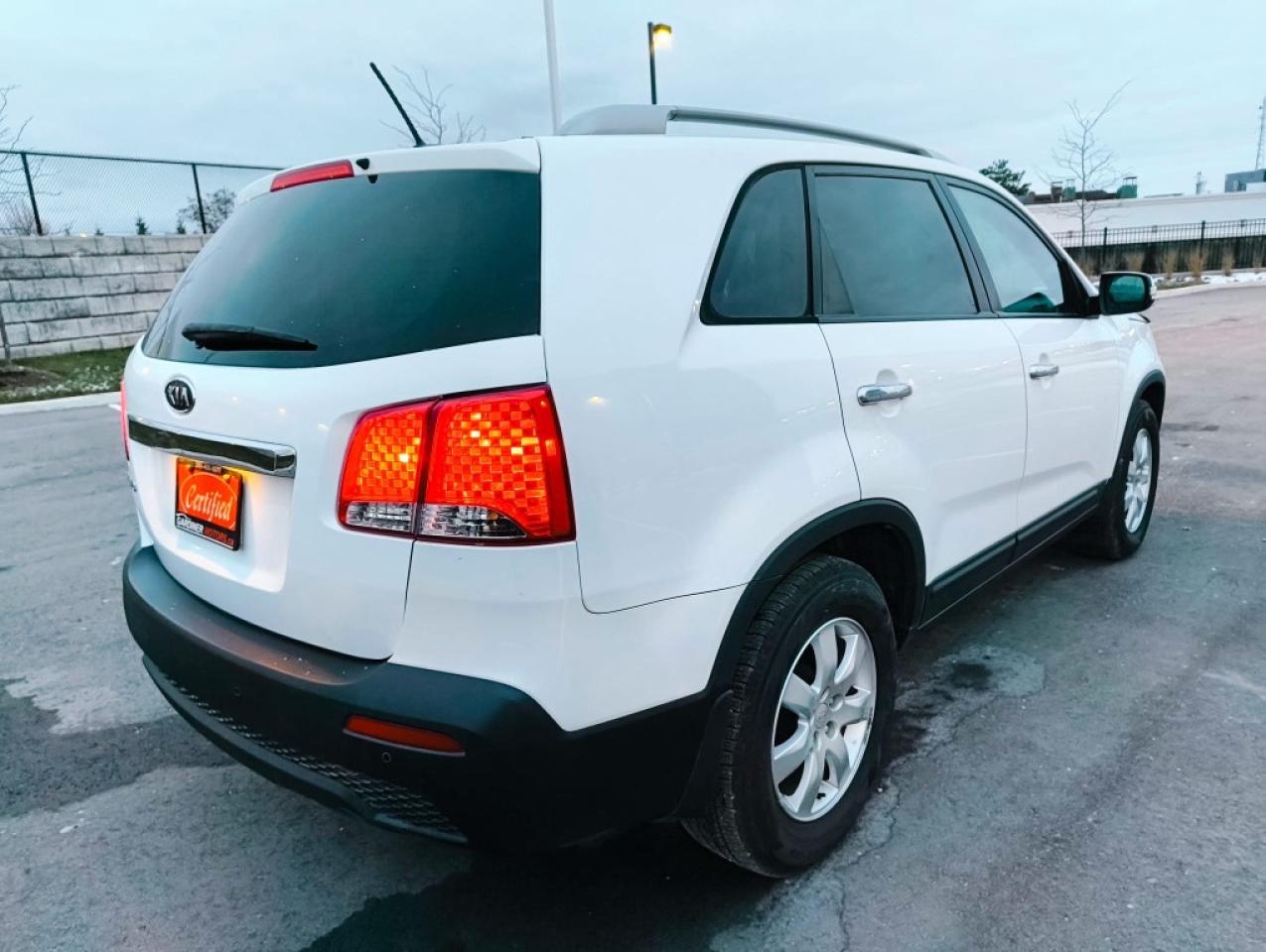 2011 Kia Sorento Front-wheel Drive 4dr I4 Manual LX Photo