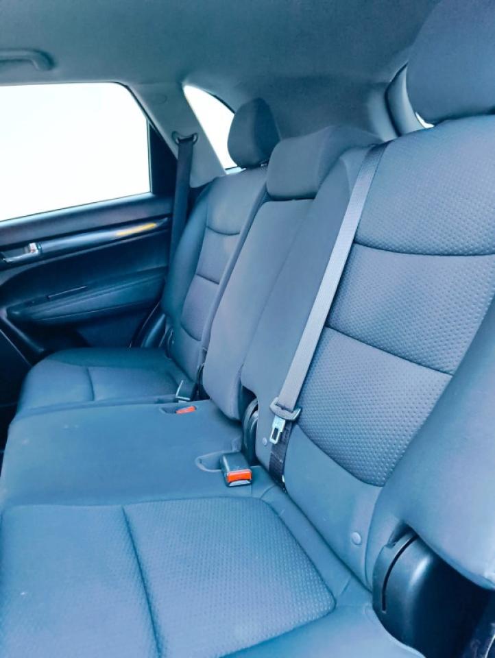 2011 Kia Sorento Front-wheel Drive 4dr I4 Manual LX Photo