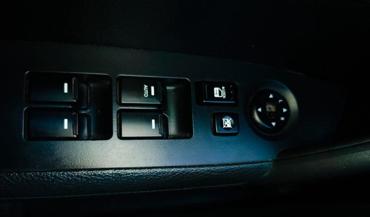 2011 Kia Sorento Front-wheel Drive 4dr I4 Manual LX Photo