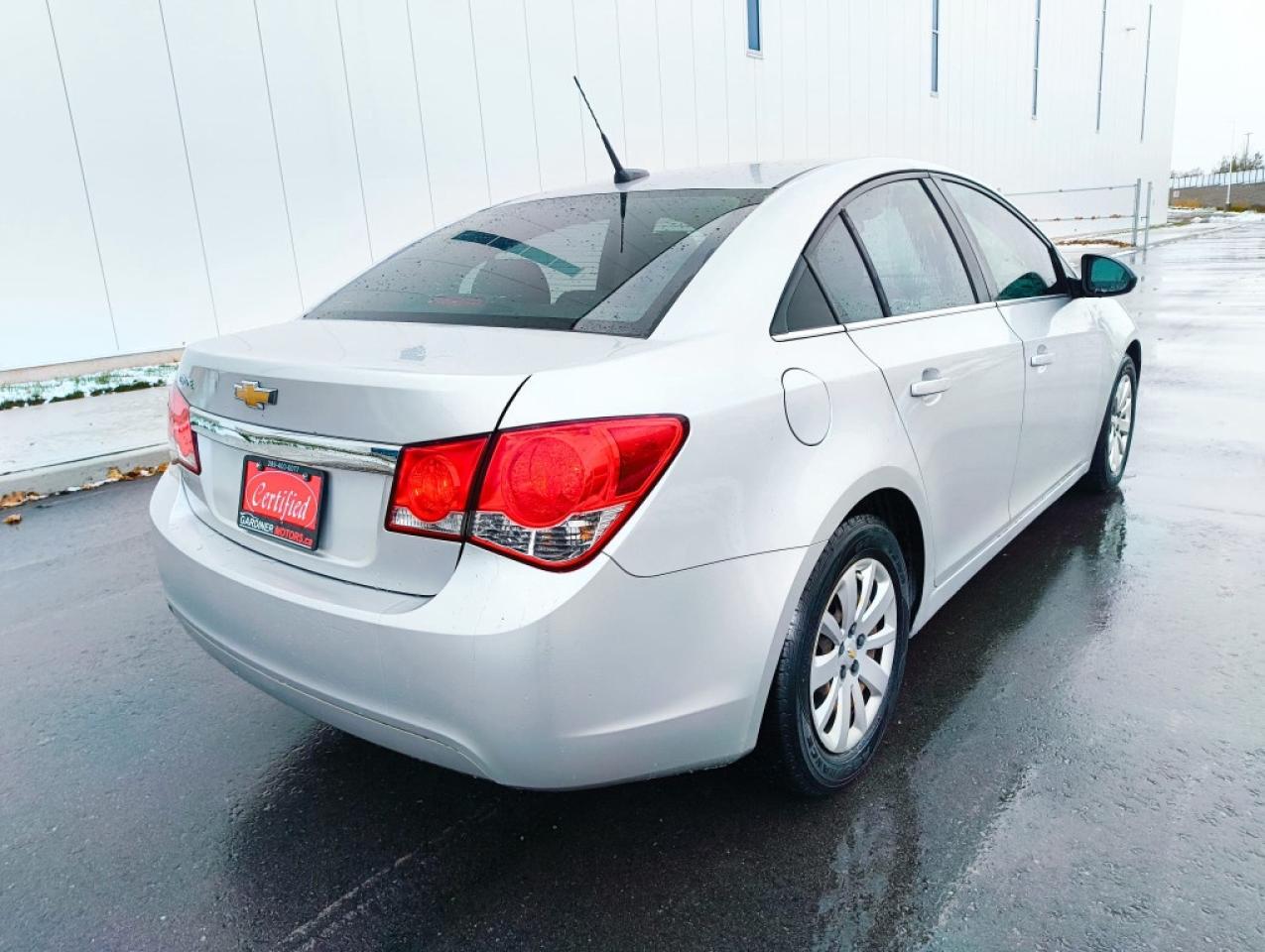2011 Chevrolet Cruze LS 4dr Sedan Photo4