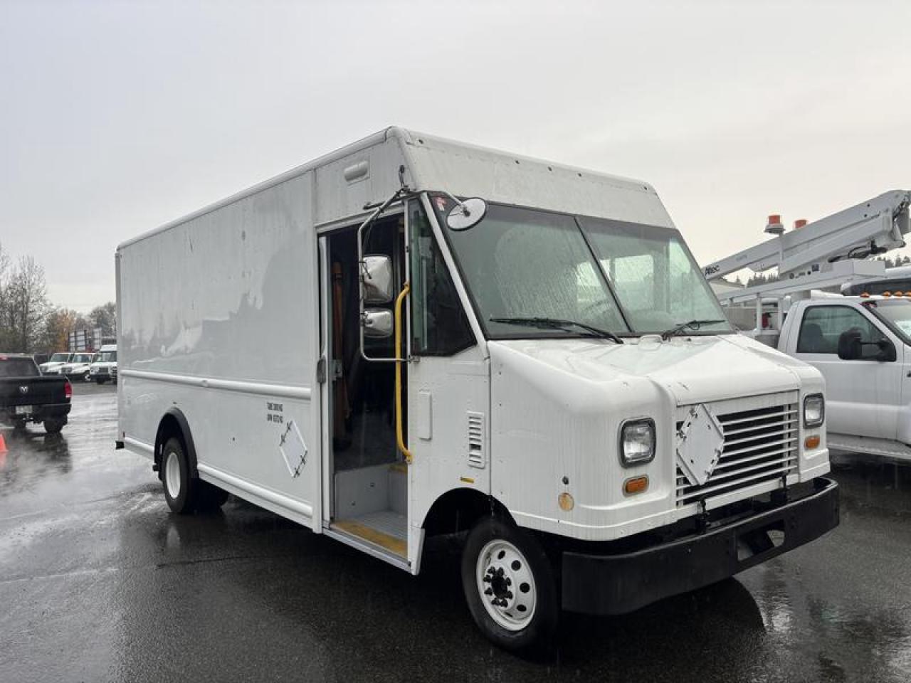 Used 2012 Ford Econoline E450 Ford Econoline E450 16 Foot Cargo Step Van With Rear Shelvings for sale in Burnaby, BC