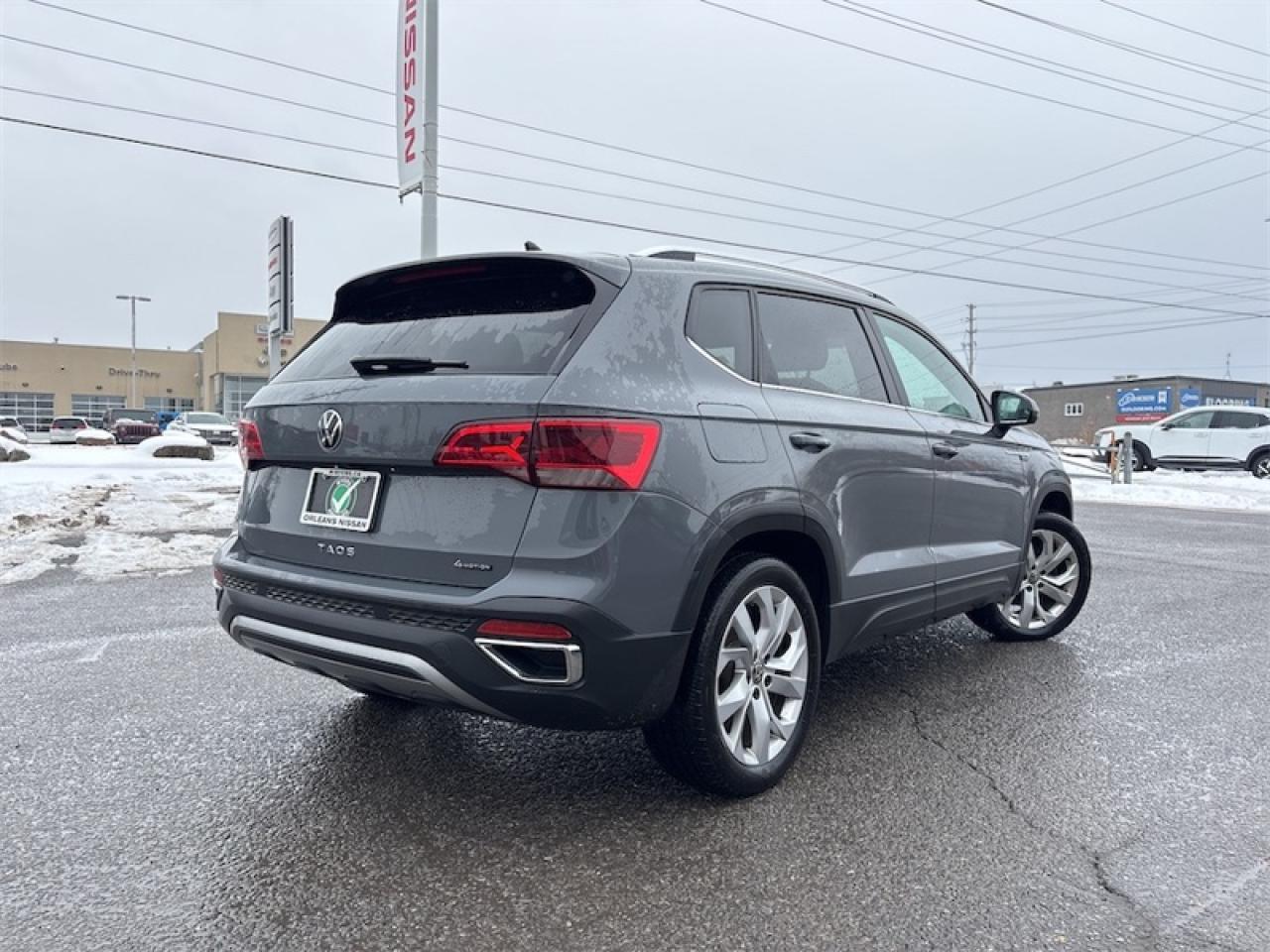 2022 Volkswagen Taos Comfortline 4MOTION  Lease return, Clean Carfax Photo4