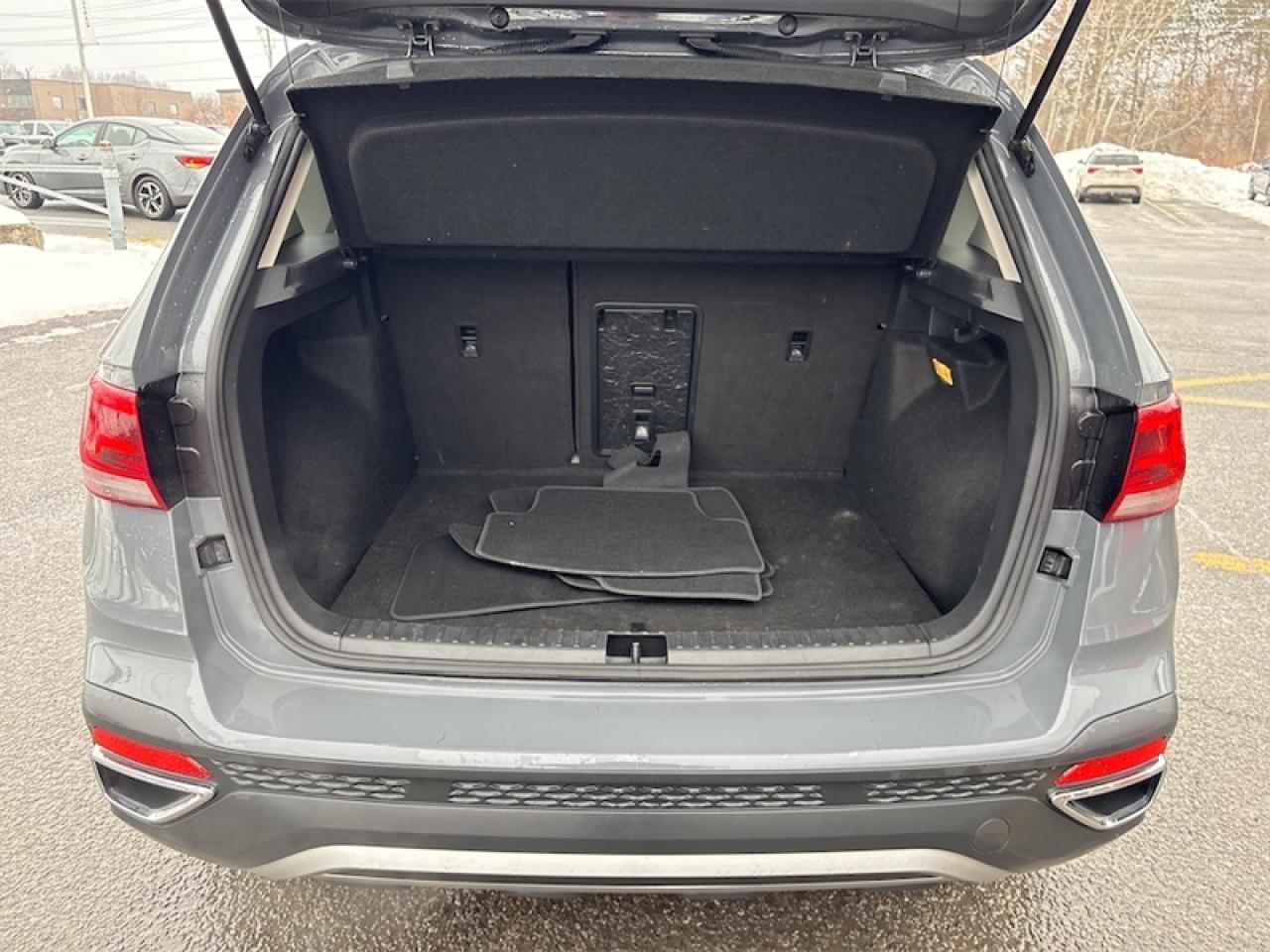 2022 Volkswagen Taos Comfortline 4MOTION  Lease return, Clean Carfax Photo