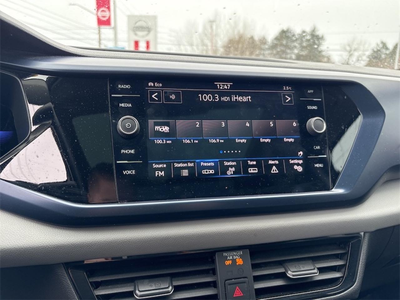 2022 Volkswagen Taos Comfortline 4MOTION  Lease return, Clean Carfax Photo