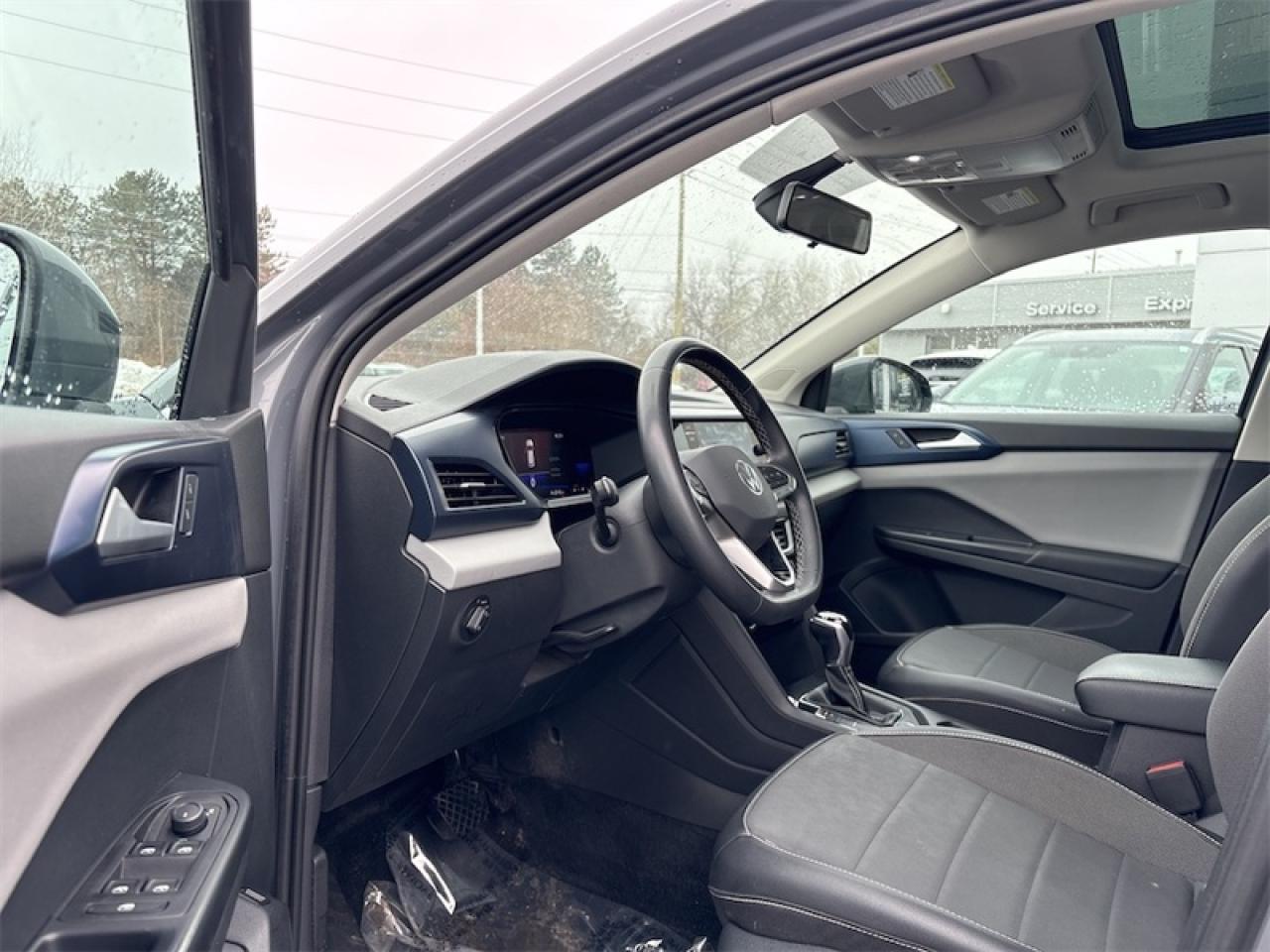 2022 Volkswagen Taos Comfortline 4MOTION  Lease return, Clean Carfax Photo