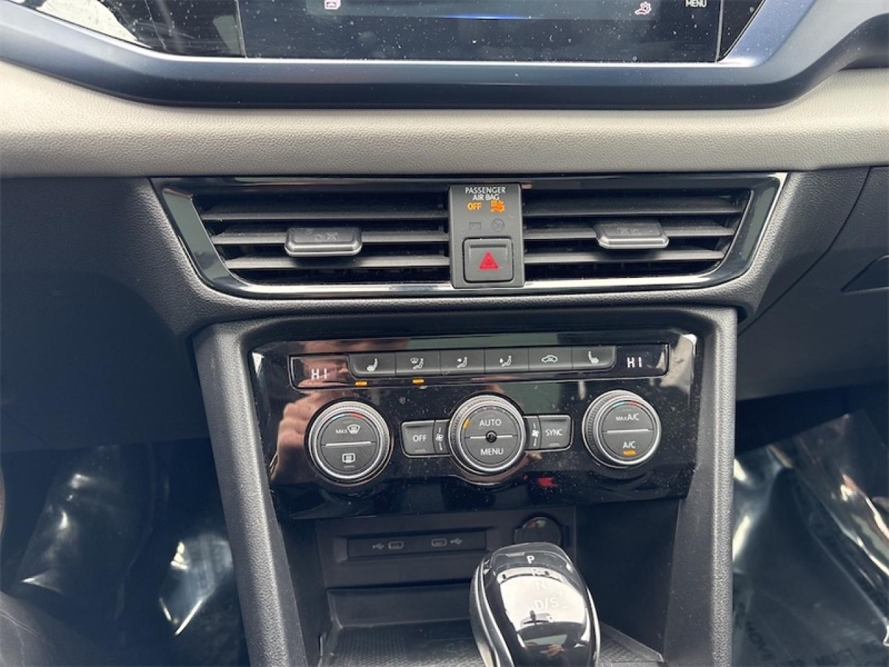 2022 Volkswagen Taos Comfortline 4MOTION  Lease return, Clean Carfax Photo