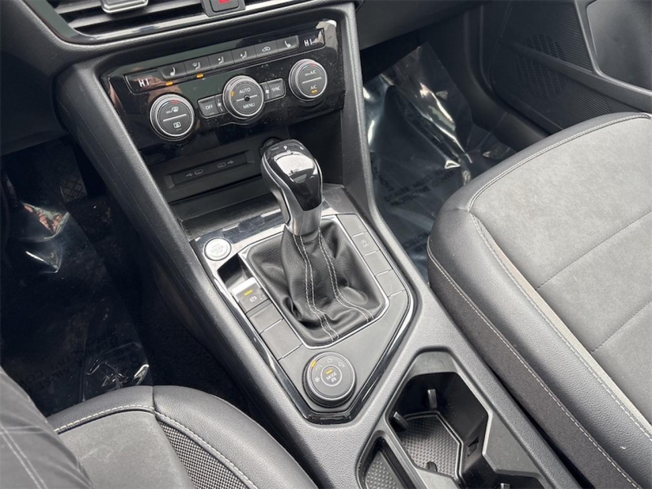 2022 Volkswagen Taos Comfortline 4MOTION  Lease return, Clean Carfax Photo