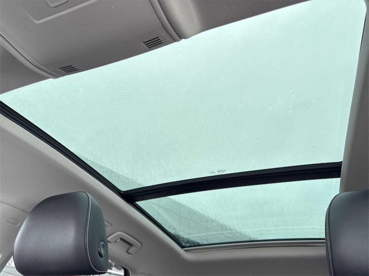 2022 Volkswagen Taos Comfortline 4MOTION  Lease return, Clean Carfax Photo