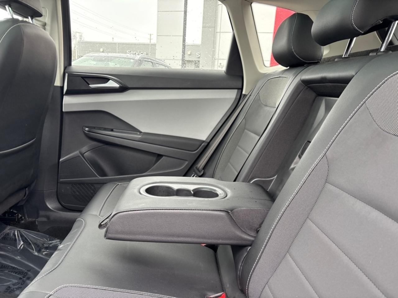 2022 Volkswagen Taos Comfortline 4MOTION  Lease return, Clean Carfax Photo